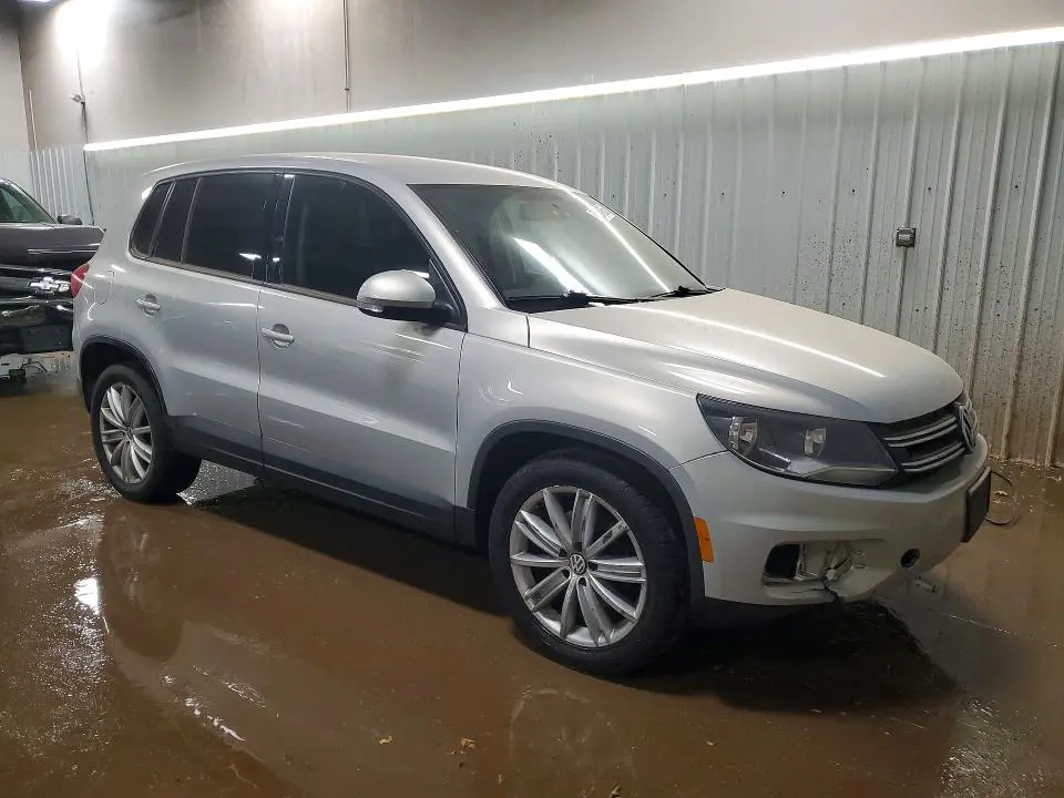 2013 VOLKSWAGEN TIGUAN S  
