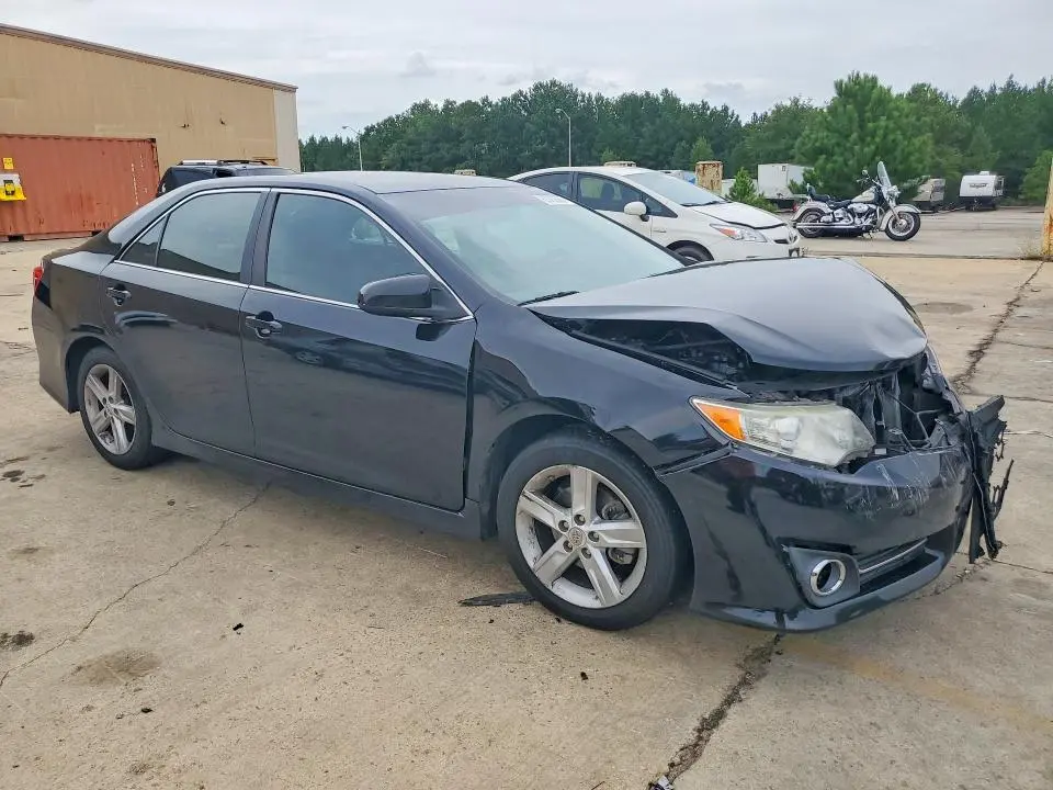 2012 TOYOTA CAMRY SE  
