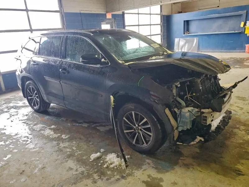 2017 TOYOTA HIGHLANDER SE  