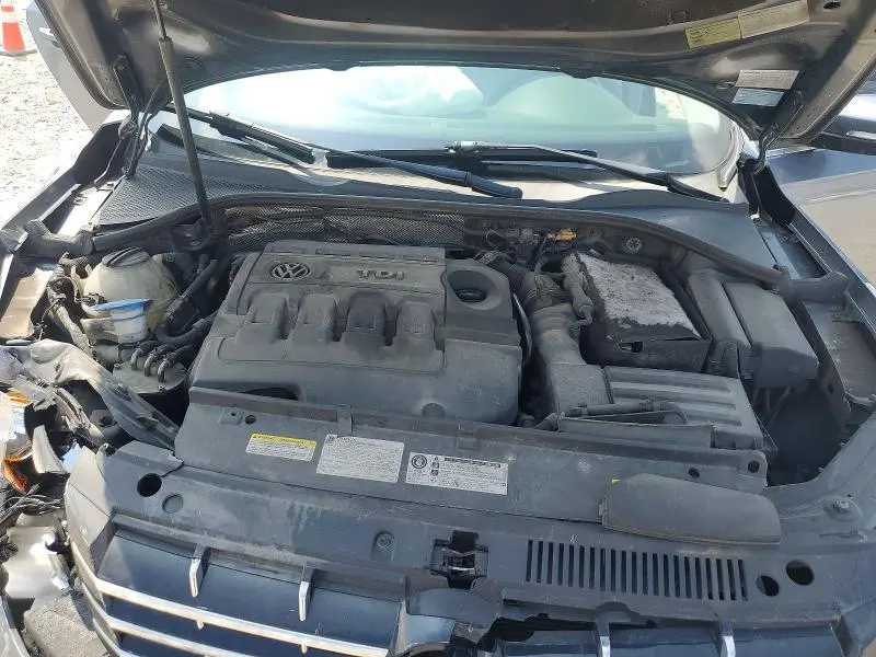 2015 VOLKSWAGEN PASSAT SE  