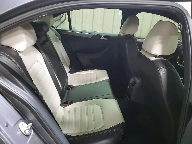 2016 VOLKSWAGEN JETTA SPORT  