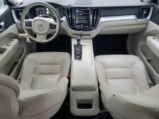 2020 VOLVO XC60 T5 MOMENTUM  