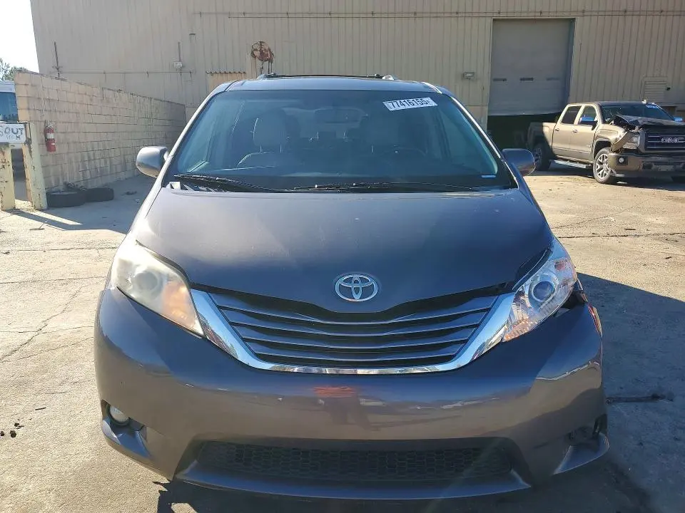2015 TOYOTA SIENNA XLE  
