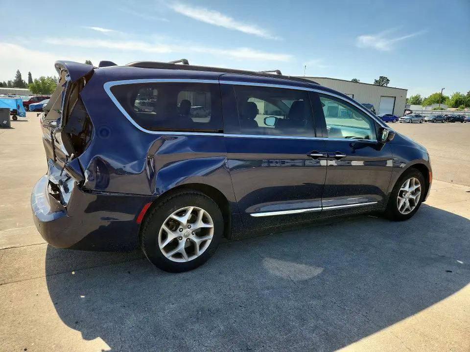 2017 CHRYSLER PACIFICA TOURING L  