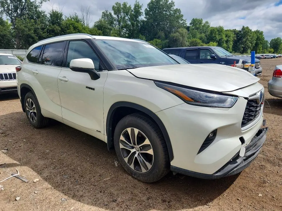 2021 TOYOTA HIGHLANDER HYBRID XLE  