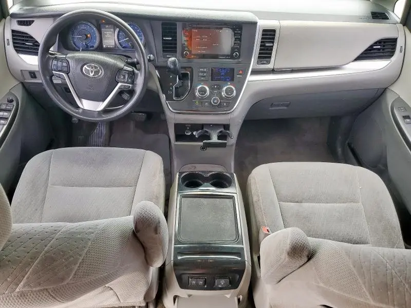 2018 TOYOTA SIENNA LE  