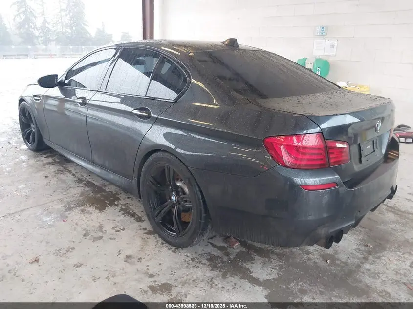 2013 BMW M5  