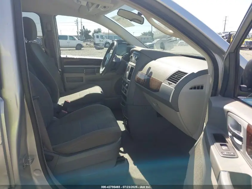 2010 CHRYSLER TOWN & COUNTRY TOURING