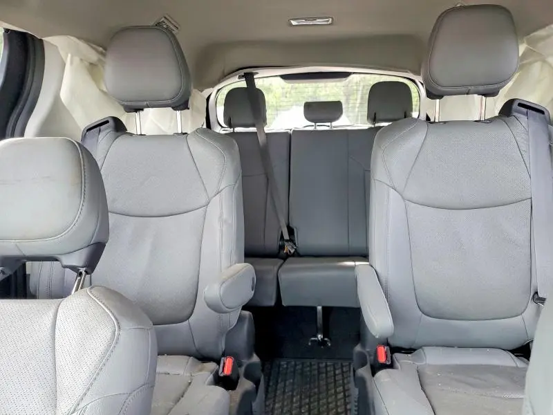 2022 TOYOTA SIENNA LE  