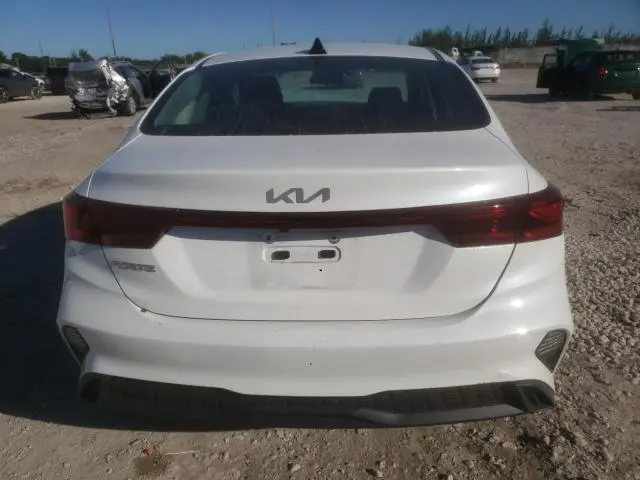 2023 KIA FORTE LX  