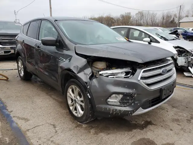 2017 FORD ESCAPE SE  