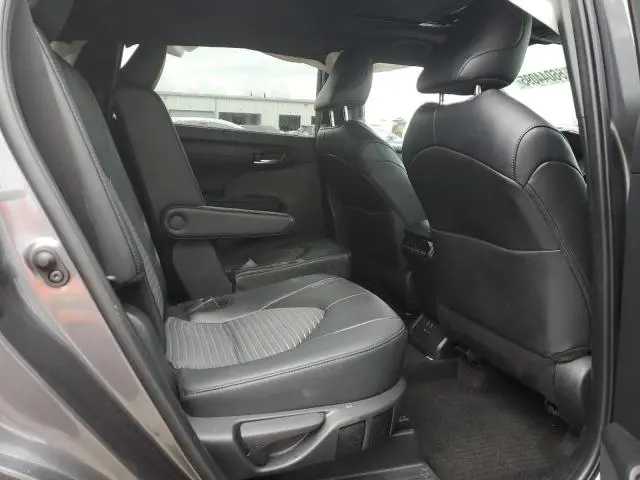 2024 TOYOTA HIGHLANDER LE  