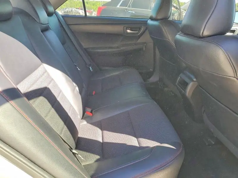 2016 TOYOTA CAMRY SE  
