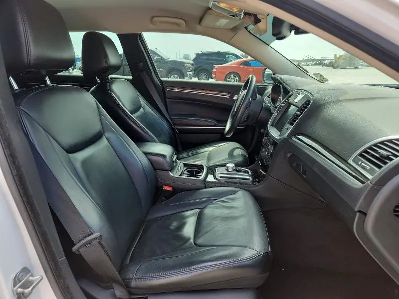 2016 CHRYSLER 300 LIMITED  