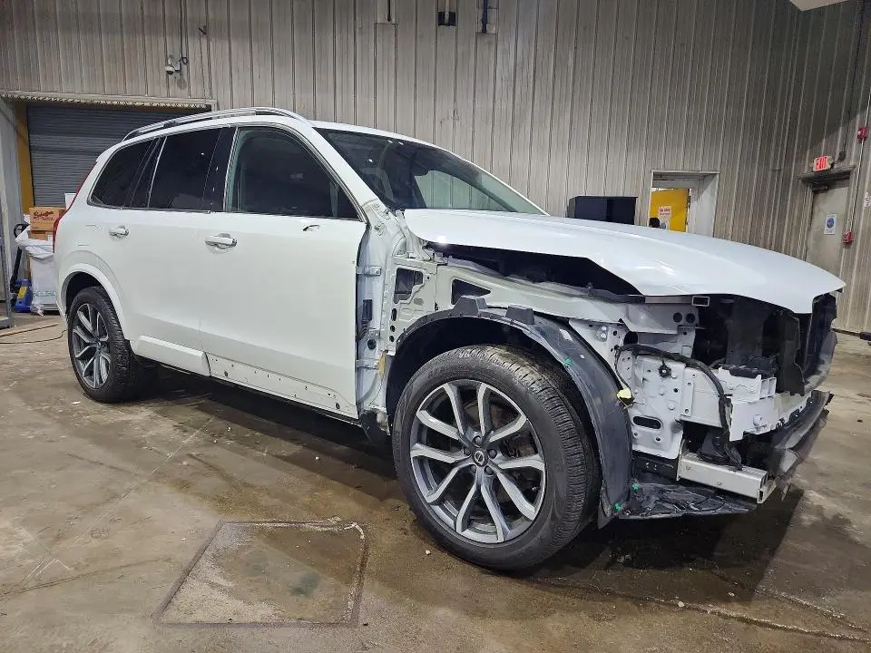 2018 VOLVO XC90 T5  