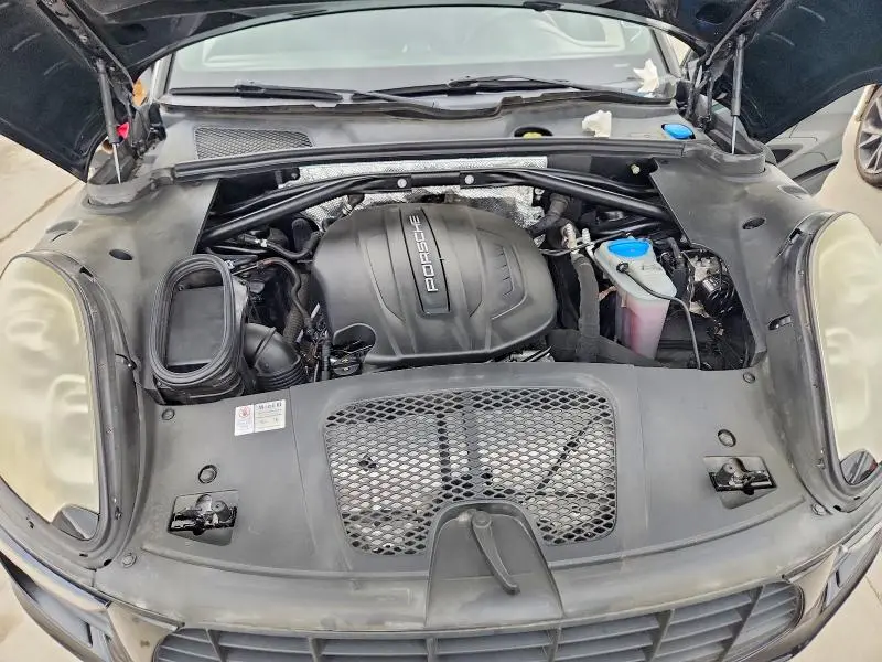2017 PORSCHE MACAN   