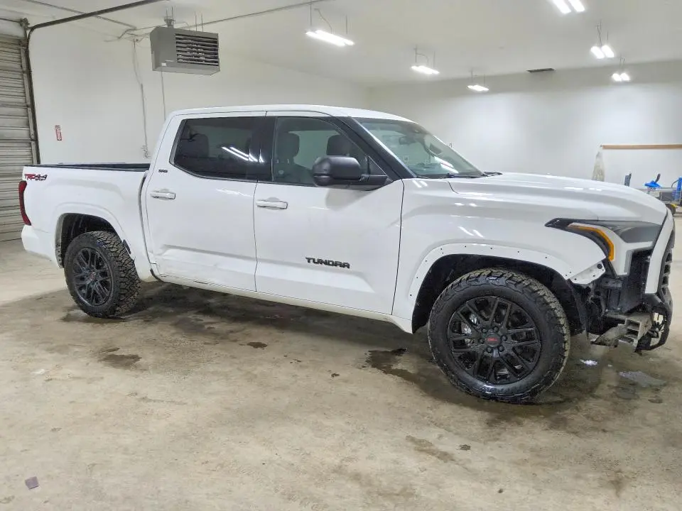 2022 TOYOTA TUNDRA SR5  