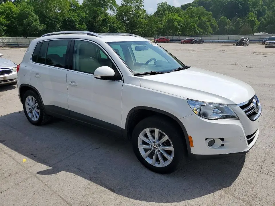 2011 VOLKSWAGEN TIGUAN S  