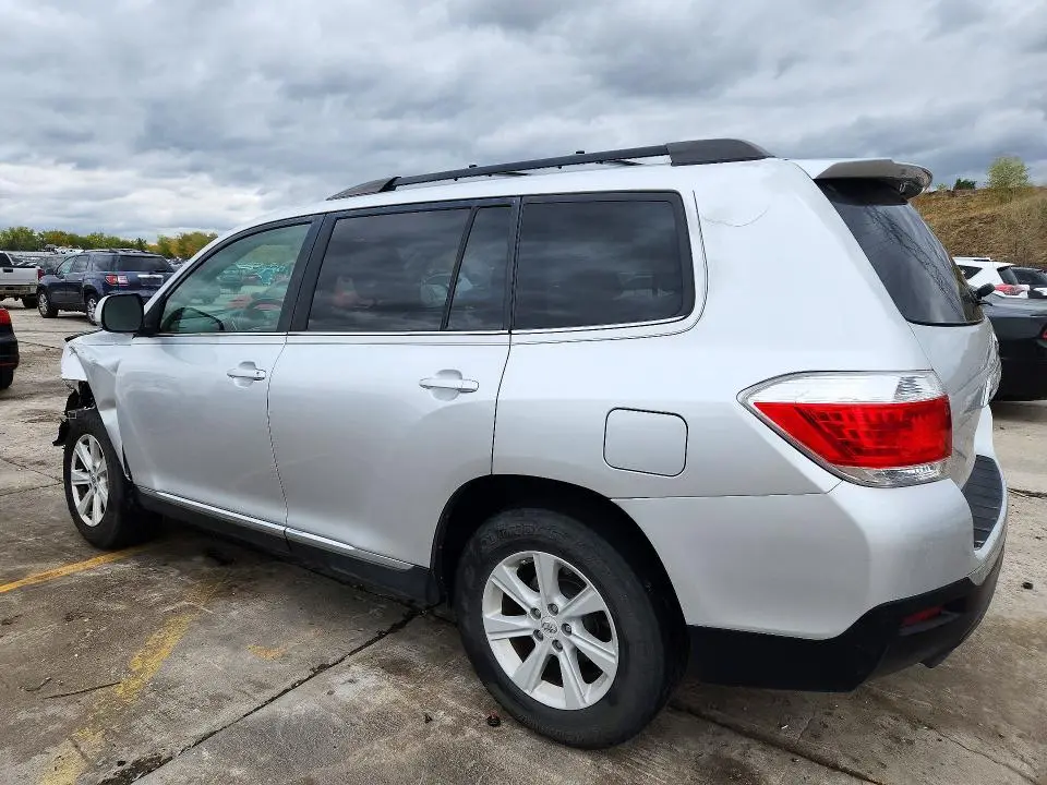 2013 TOYOTA HIGHLANDER SE  