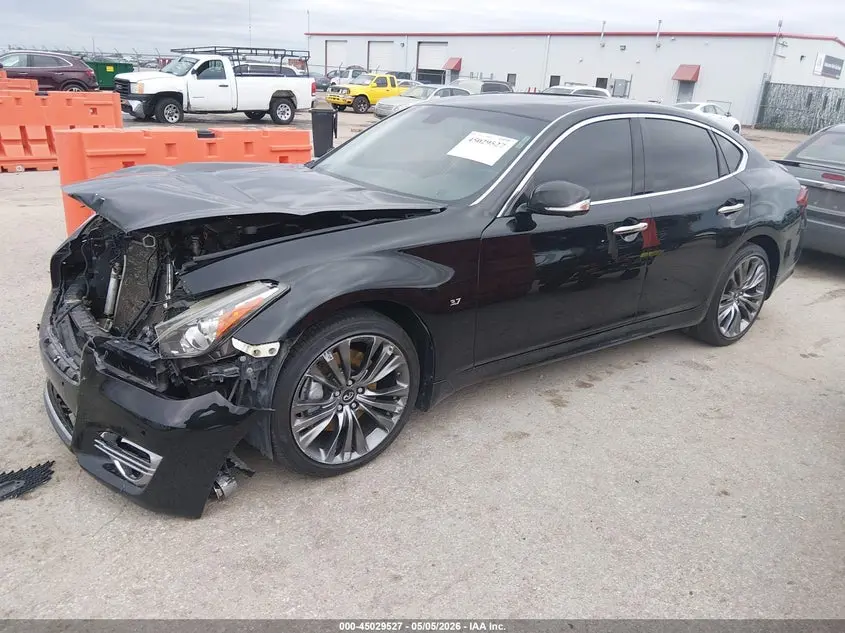2017 INFINITI Q70 3.7X