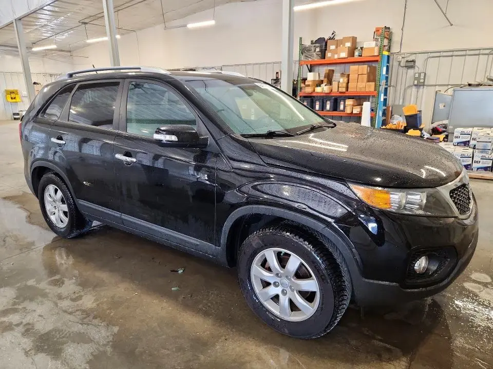 2013 KIA SORENTO LX  