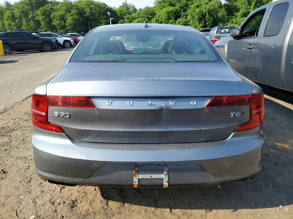 2018 VOLVO S90 T6 MOMENTUM  
