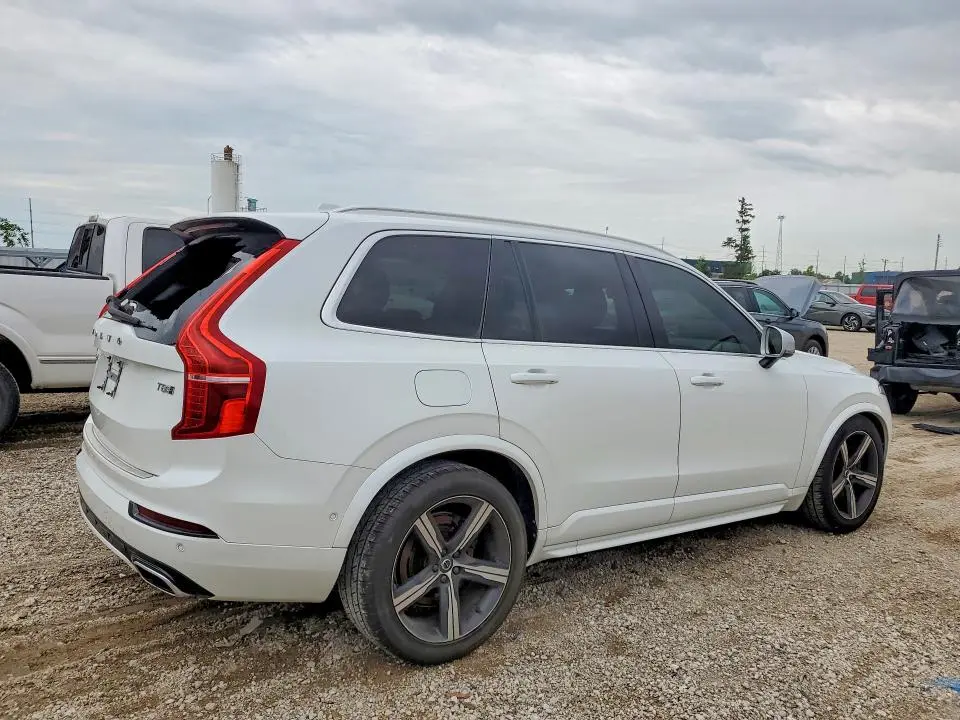 2017 VOLVO XC90 T8  