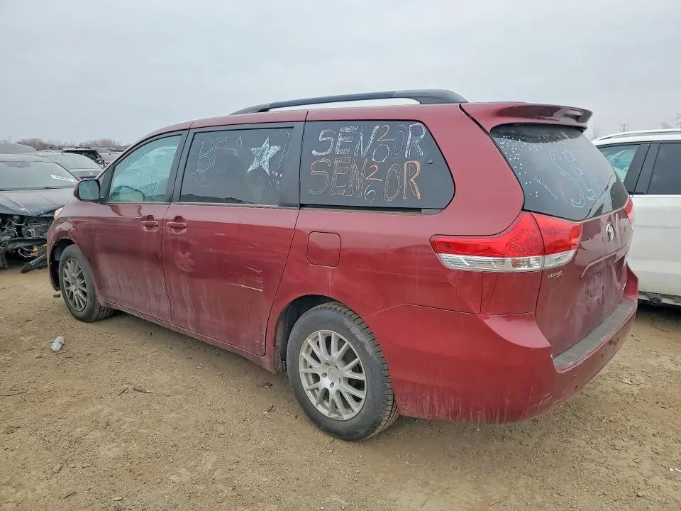 2013 TOYOTA SIENNA   