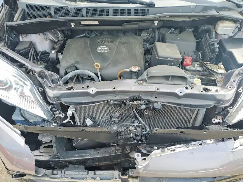 2020 TOYOTA SIENNA LE  