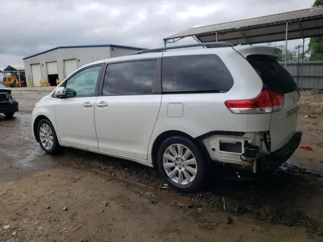 2013 TOYOTA SIENNA XLE  