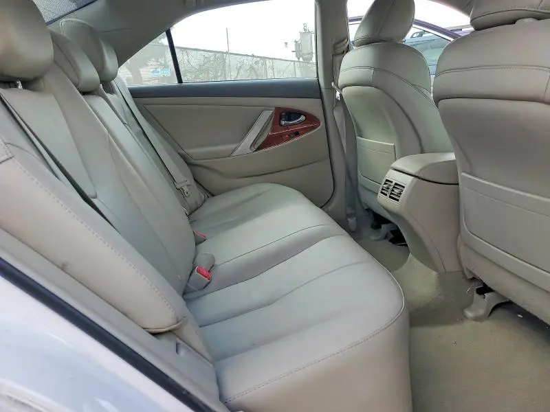 2011 TOYOTA CAMRY XLE  