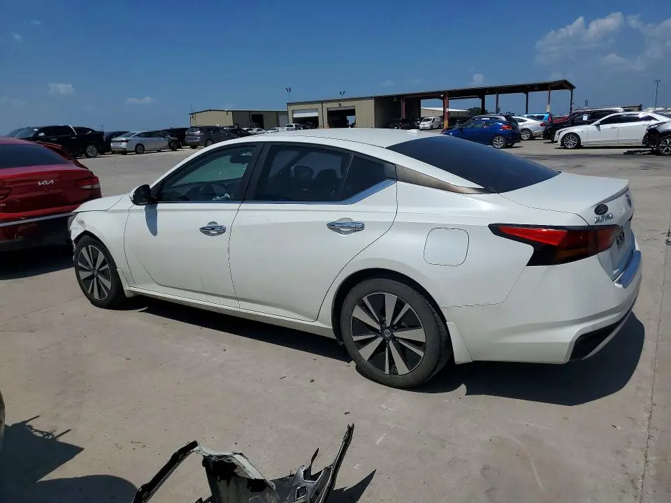 2022 NISSAN ALTIMA SV  