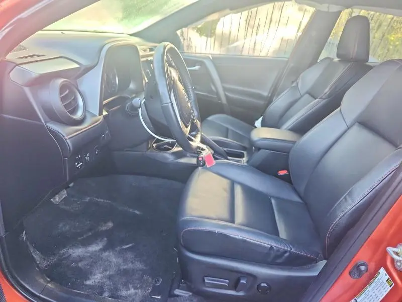 2016 TOYOTA RAV4 SE  