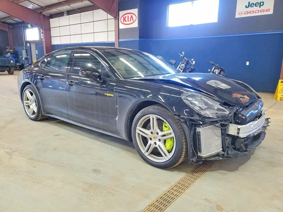 2018 PORSCHE PANAMERA 4 E-HYBRID  