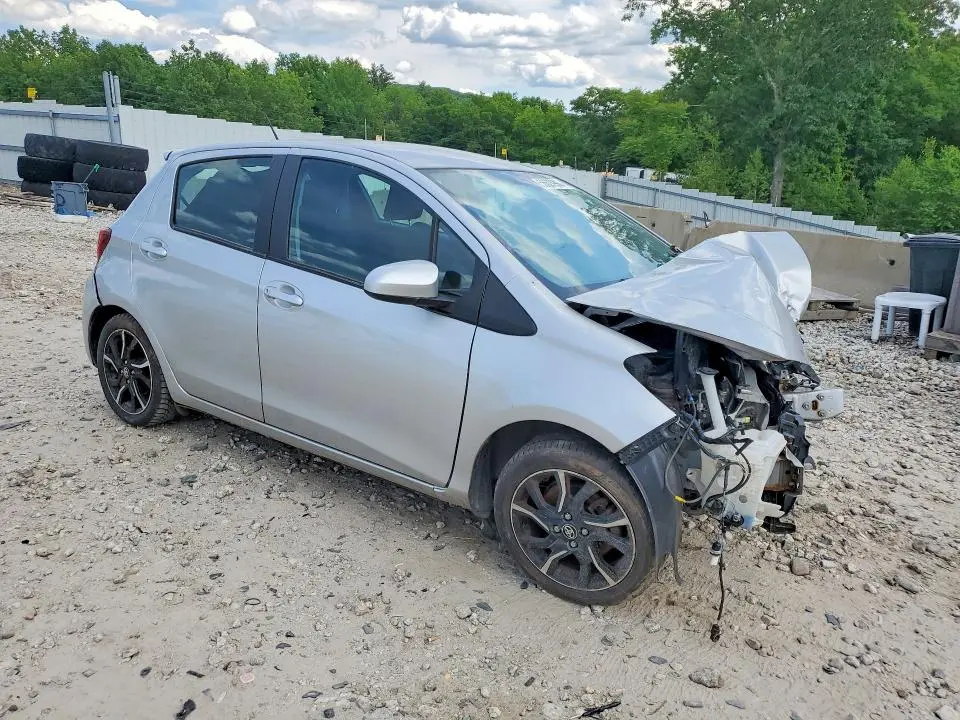 2015 TOYOTA YARIS 5-DOOR SE  