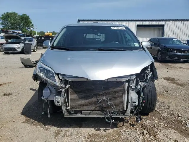 2020 TOYOTA SIENNA XLE  