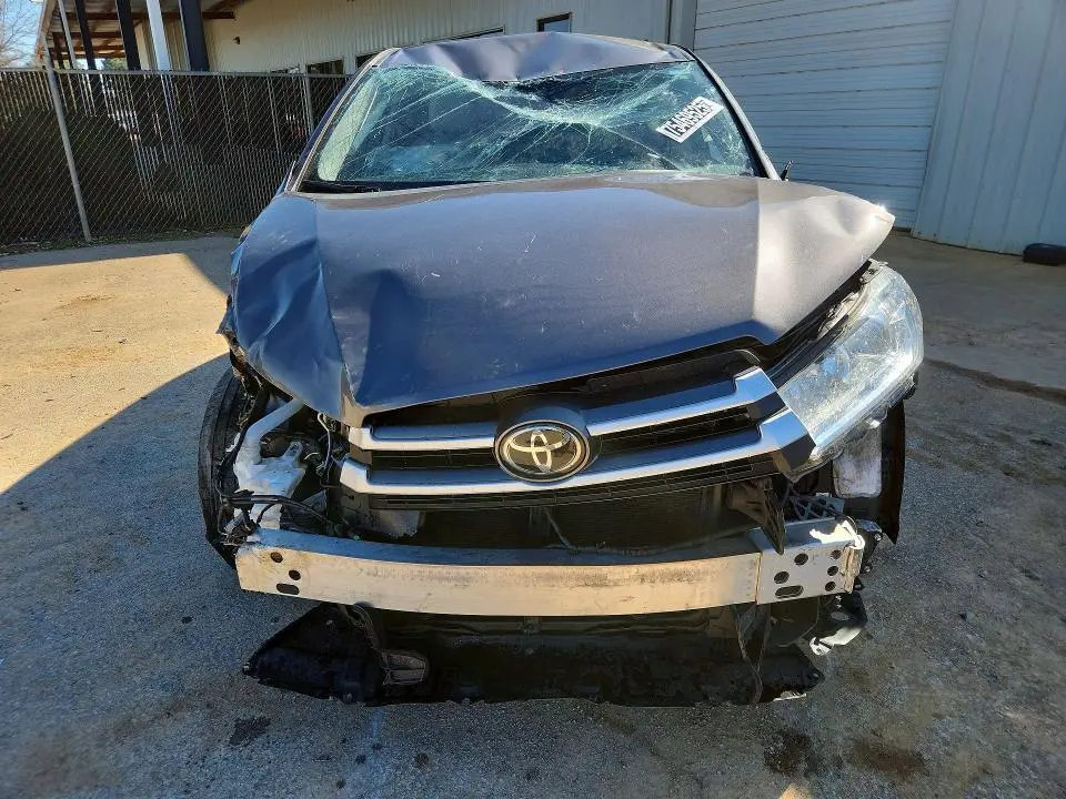 2017 TOYOTA HIGHLANDER LE  