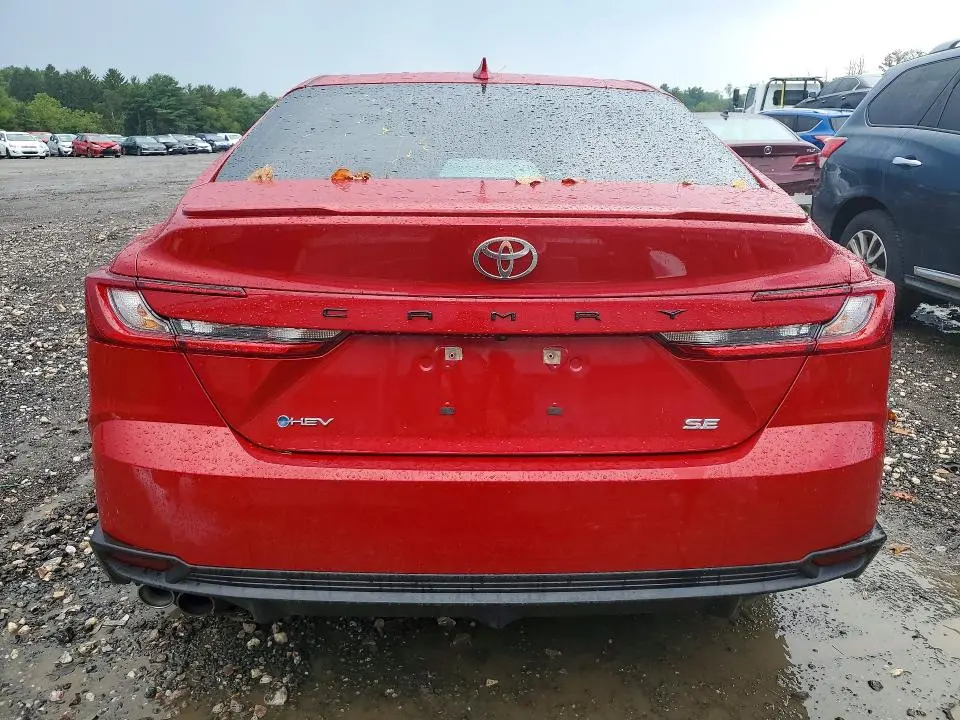 2025 TOYOTA CAMRY SE  