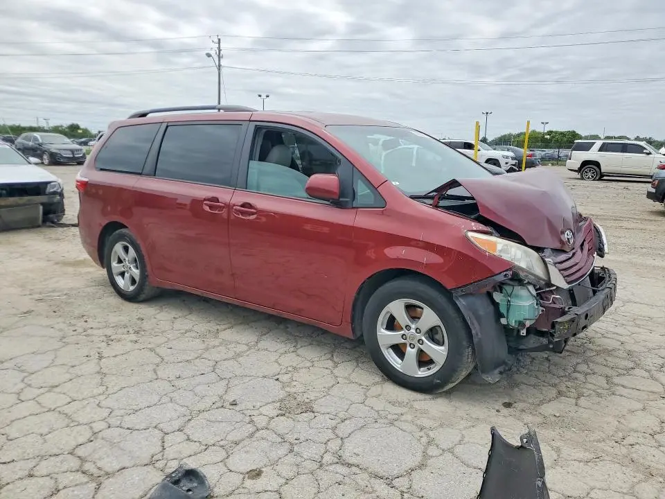 2016 TOYOTA SIENNA LE  