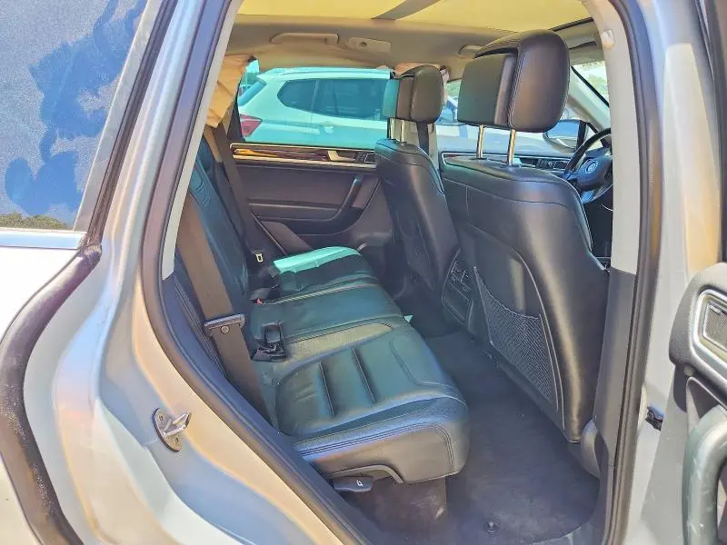 2012 VOLKSWAGEN TOUAREG V6  