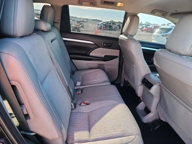 2019 TOYOTA HIGHLANDER LE  