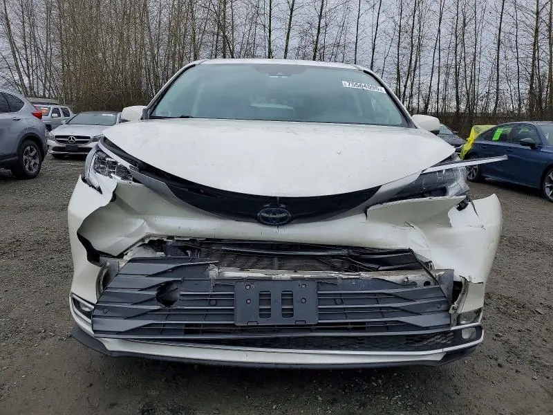 2021 TOYOTA SIENNA LIMITED  