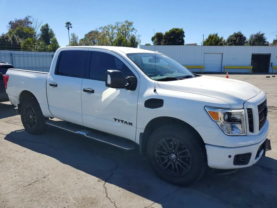 2017 NISSAN TITAN   