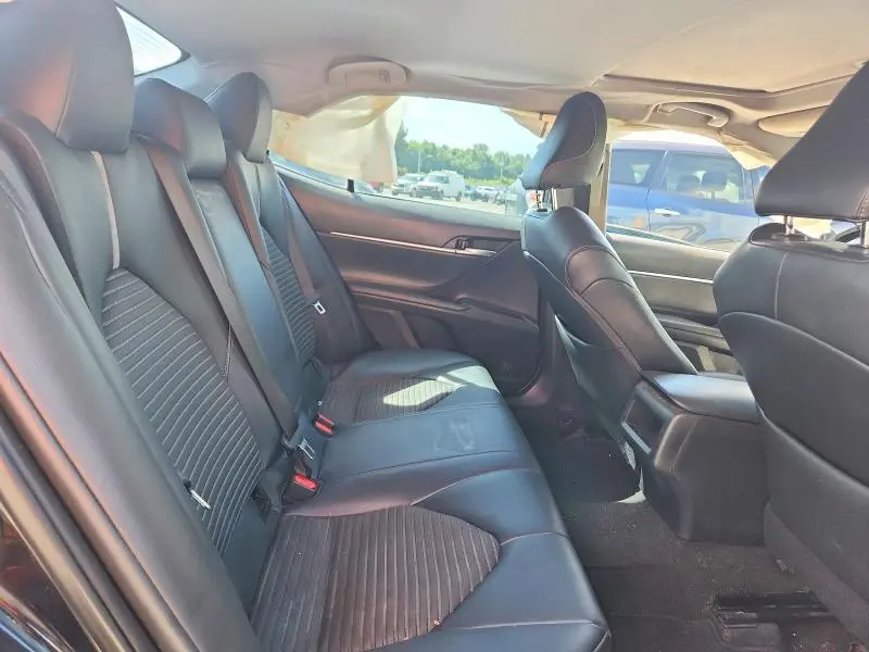 2019 TOYOTA CAMRY SE  