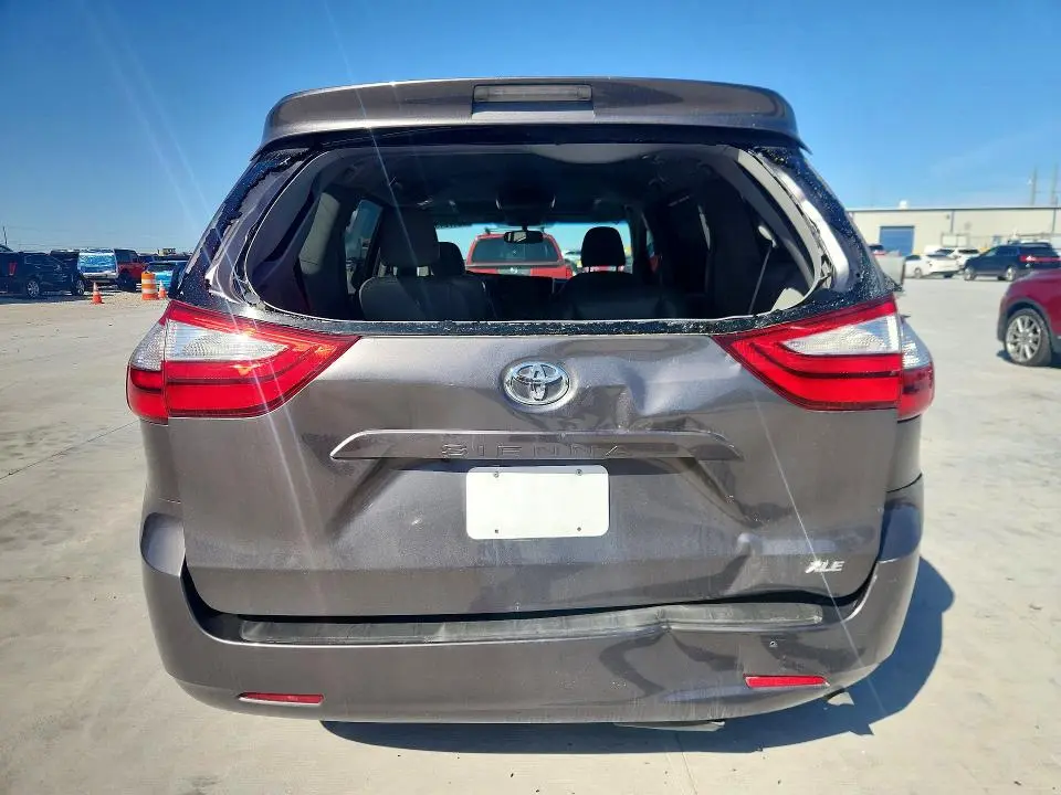 2017 TOYOTA SIENNA XLE 8-PASSENGER  
