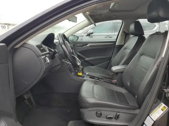 2017 VOLKSWAGEN PASSAT SE  