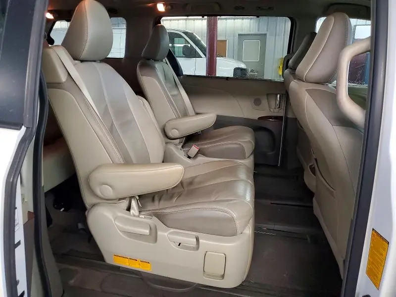 2012 TOYOTA SIENNA LIMITED PREMIUM 7-PASSENGER  