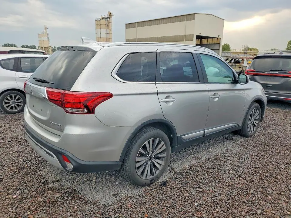 2019 MITSUBISHI OUTLANDER SE  