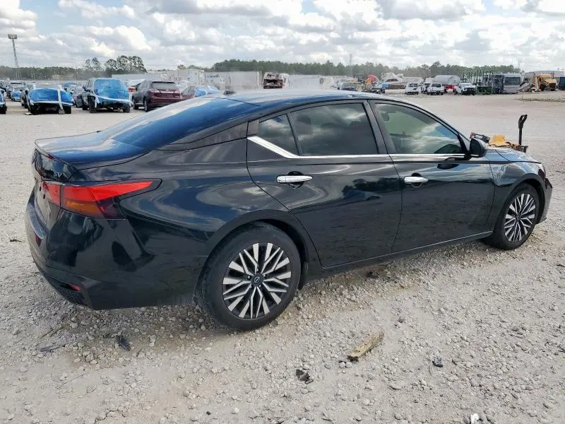 2023 NISSAN ALTIMA SV  