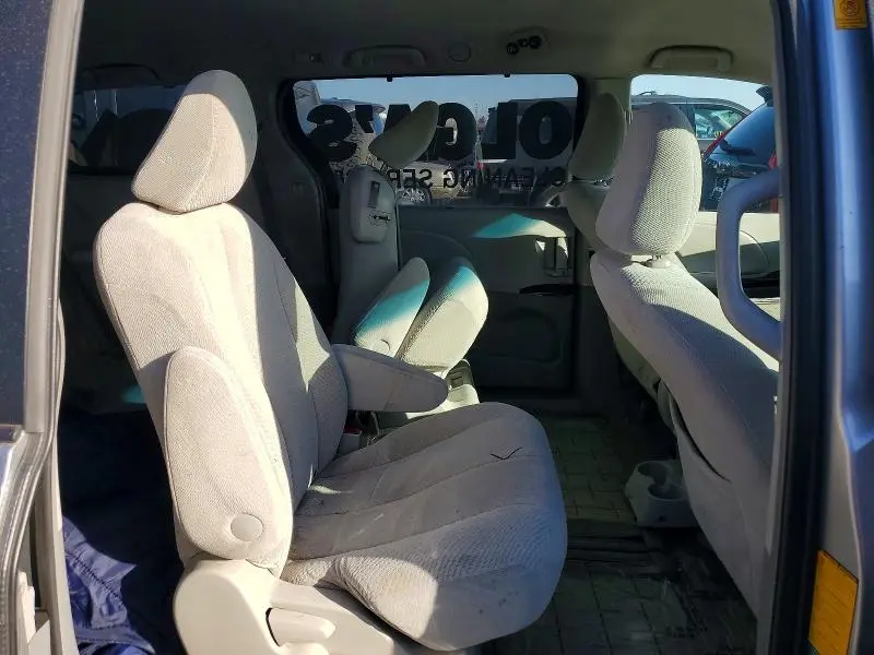 2011 TOYOTA SIENNA   